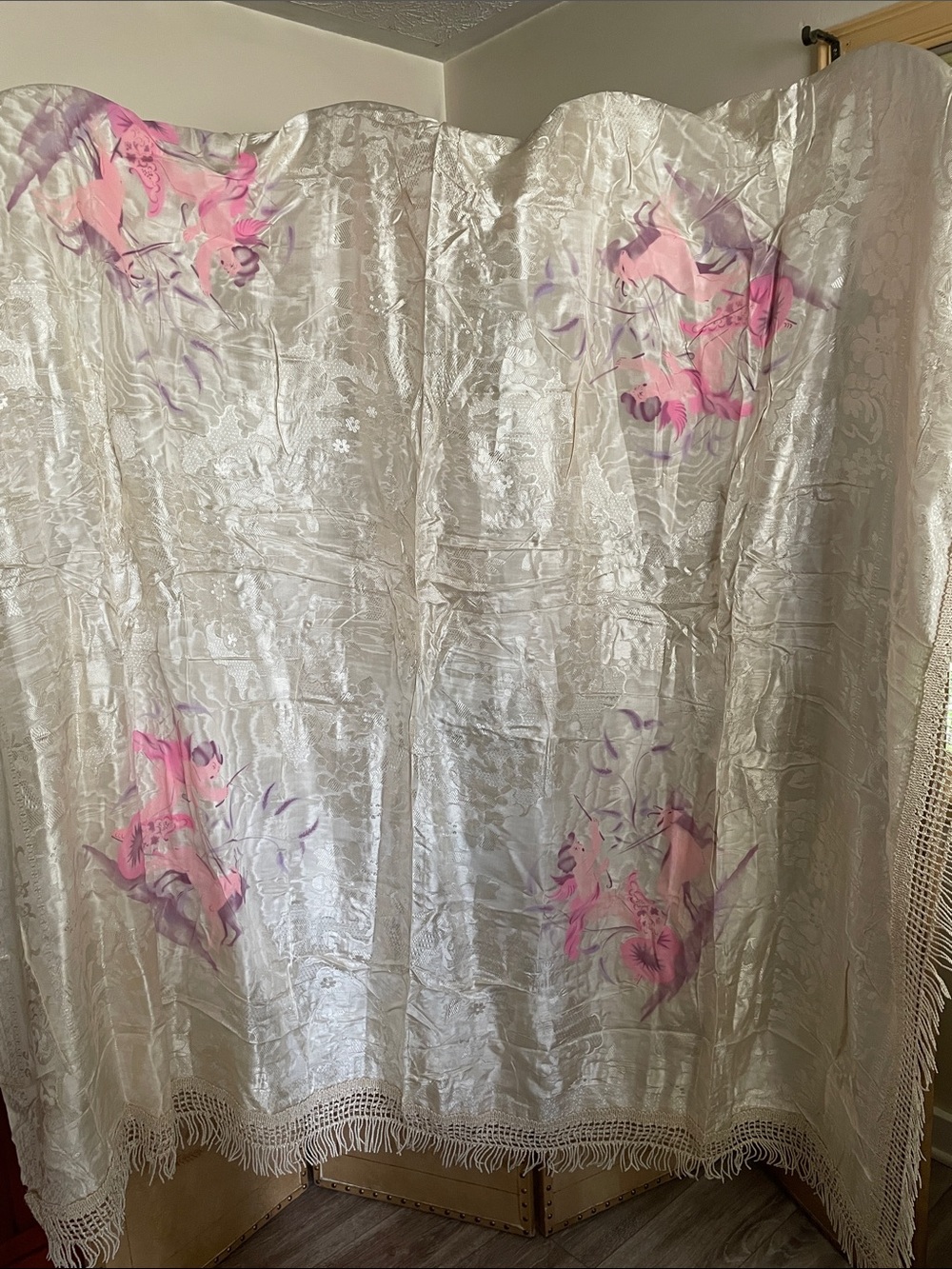 VTG White Floral Jacquard Satin Bedspread Pink Cherub Chariot Print Macrame Trim